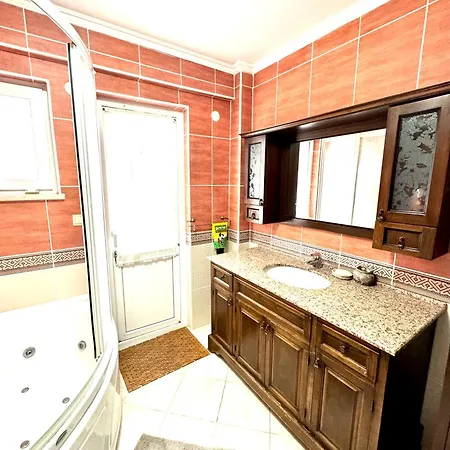 Marmaris'te Oezel Havuzlu Doga Manzarali * مرمريس